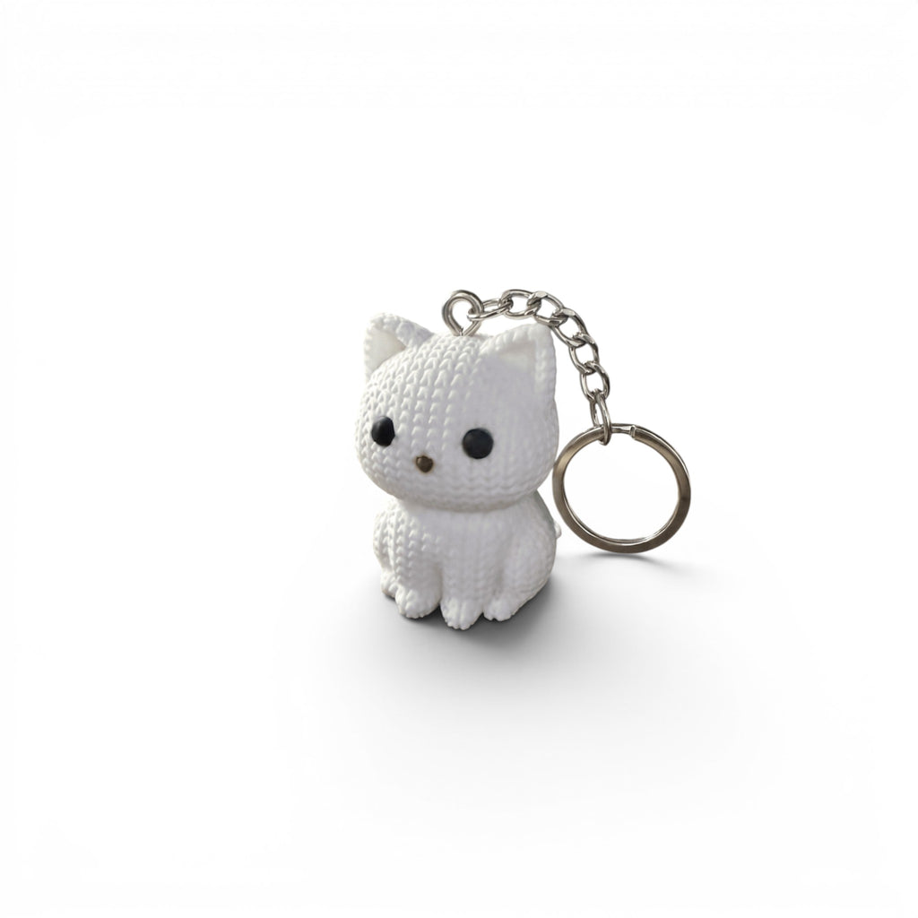 3D Stüdyom beyaz örgü dokulu kedi figürlü 3D baskı anahtarlık, metal halkalı şık ve minimalist kedi aksesuarı.